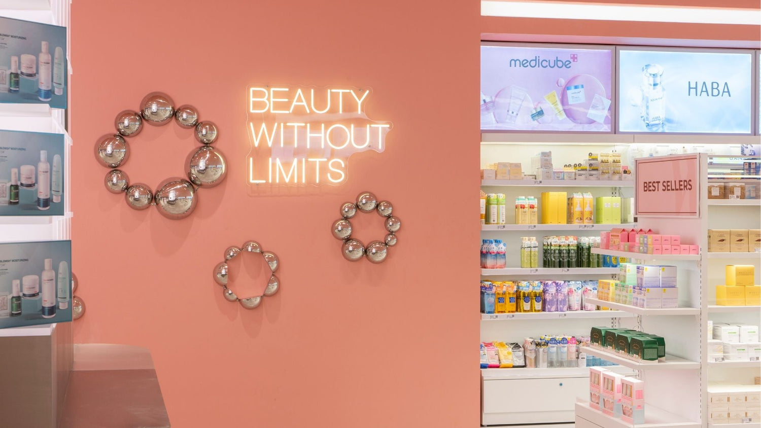 We're excited to share that W cosmetics Chadstone has officially reopened at its new location within Chadstone Shopping Centre!