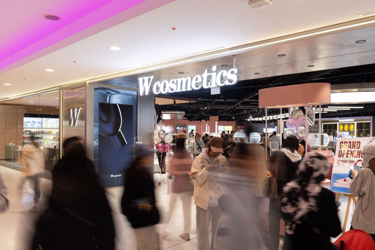 W cosmetics World Square Relocation