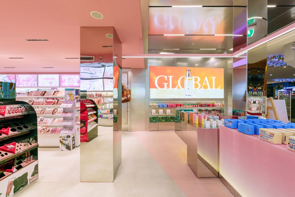 w cosmetics is now open at Wollongong Central