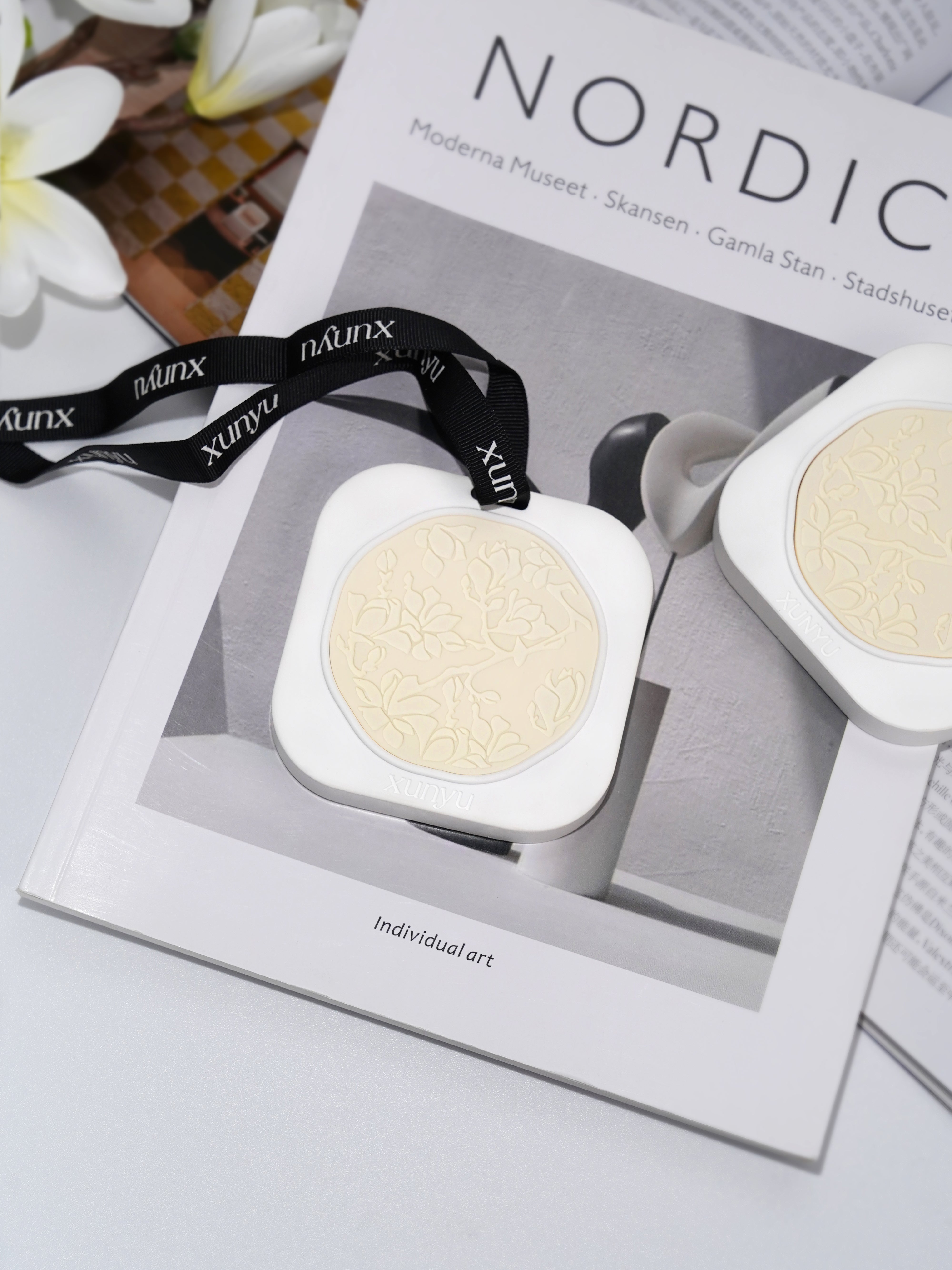 Xunyu Carving Aromatherapy Pendants 110g