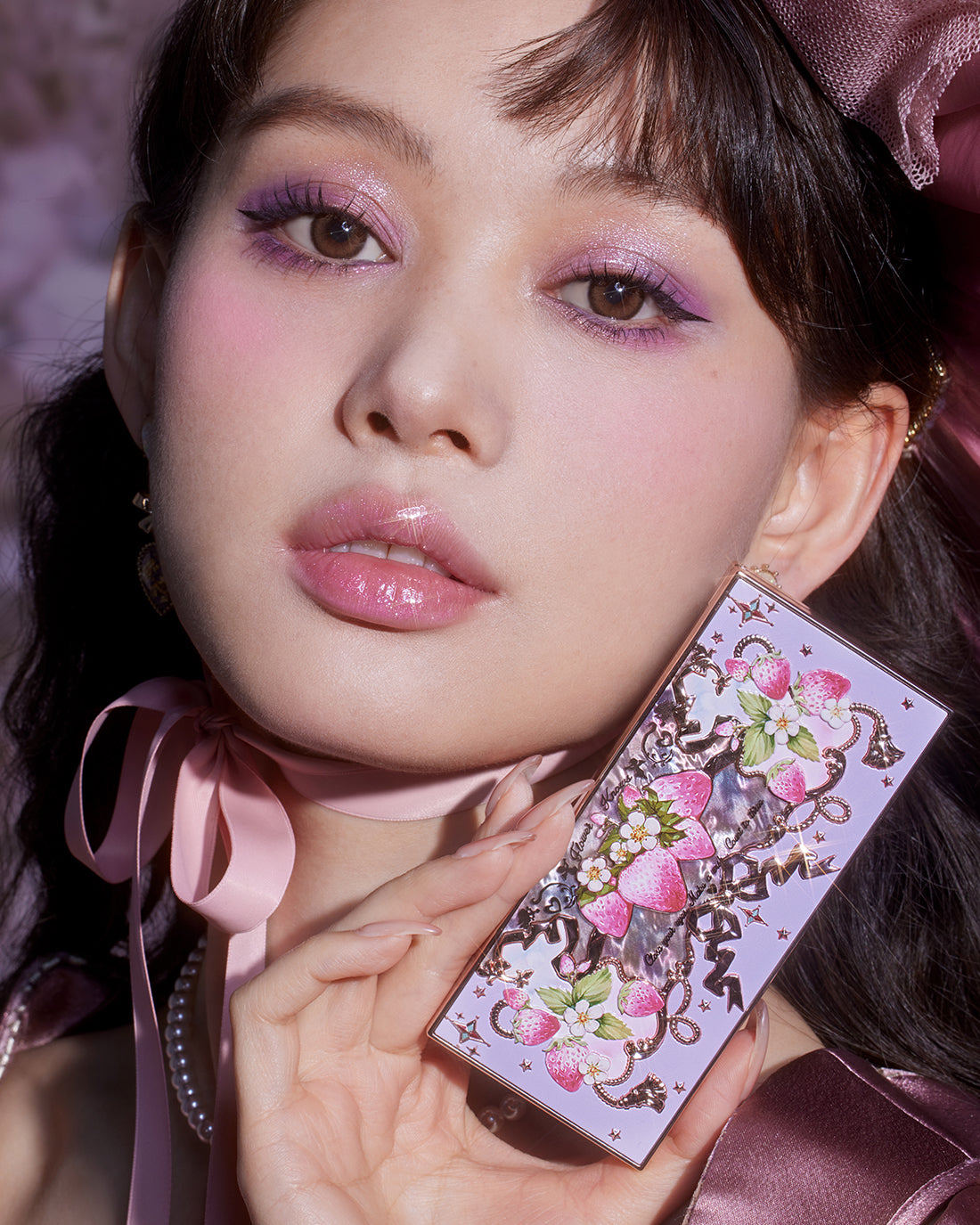 Flower Knows Strawberry Rococo Series Five-Color Eyeshadow Palette